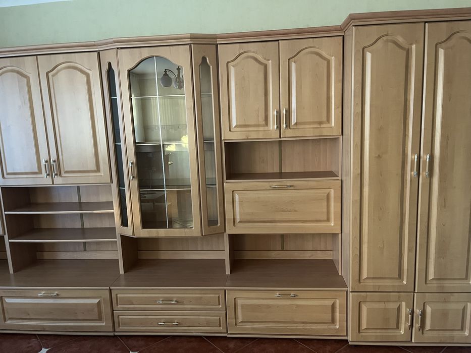 Meblościanka z witryną