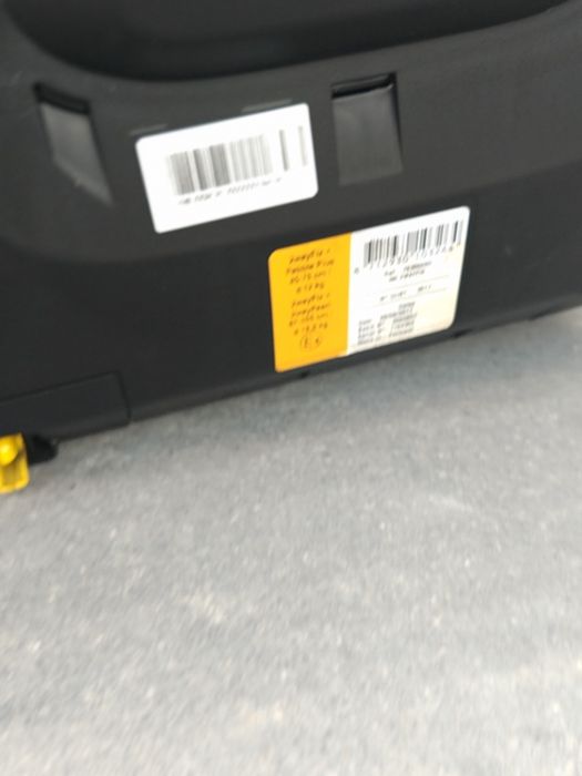 Dwa foteliki Maxi Cosi Pearl + dwie bazy isofix 9-18 kg