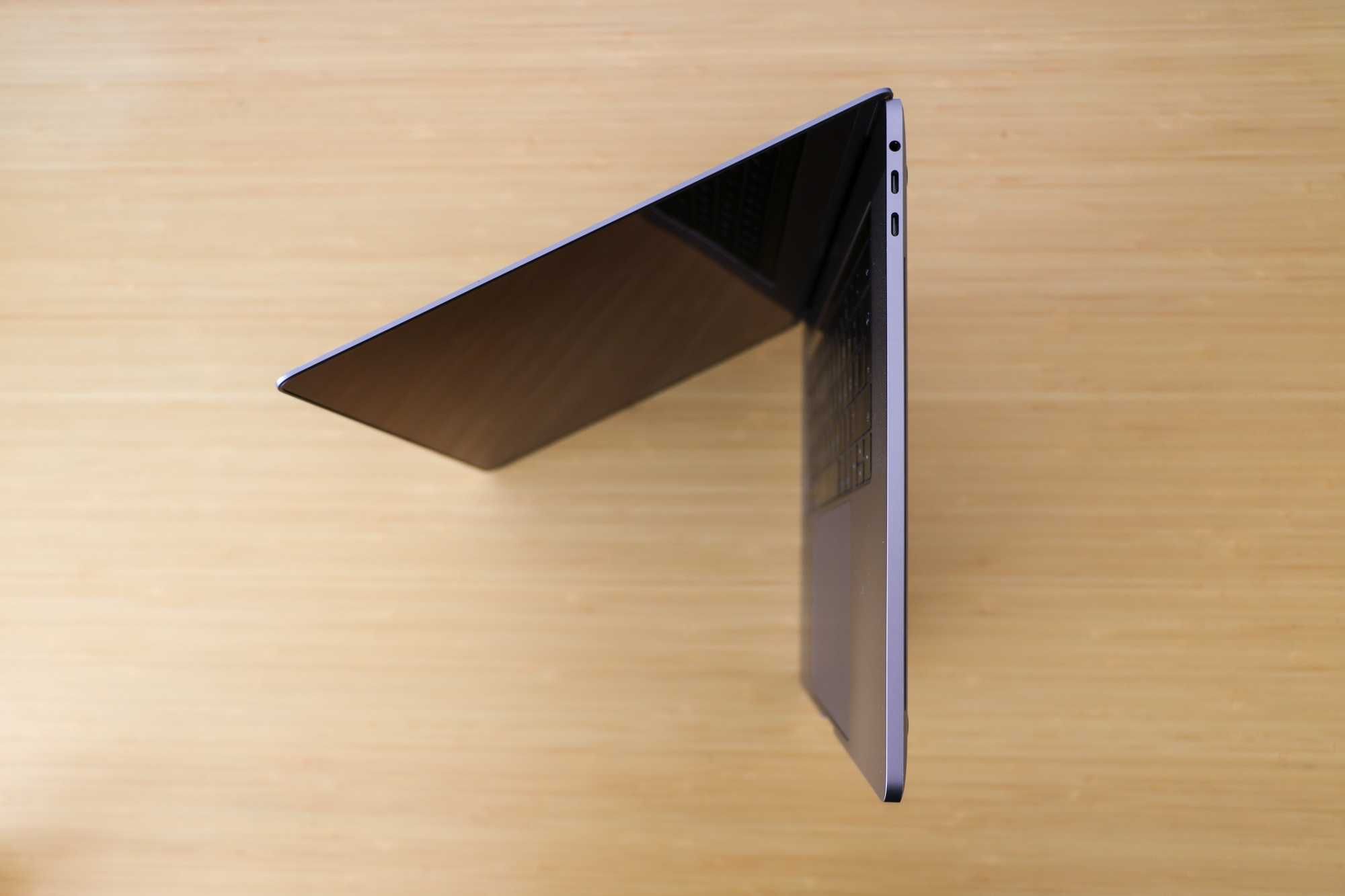 MacbookPro 15 Touchbar (i7 2.9GHz - 16GB - 512GB SSD - Gráfica 4GB)