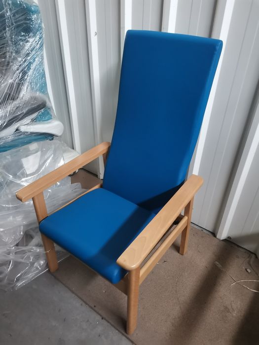 Cadeira braços em madeira