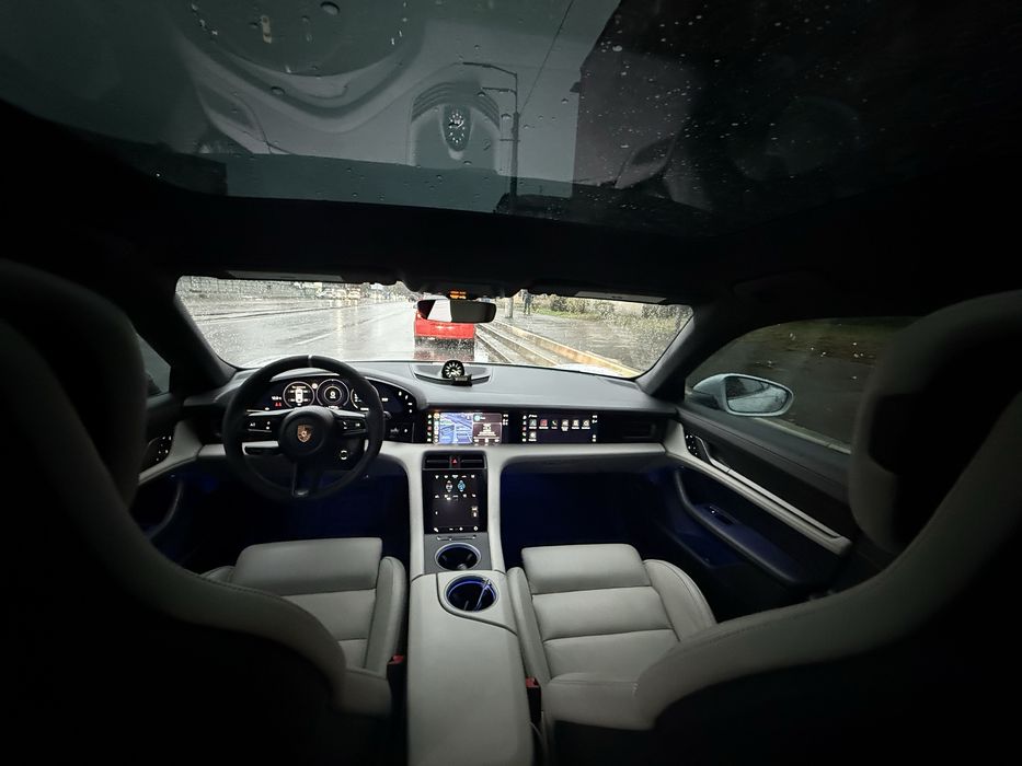 Продам Porche Taycan 2020