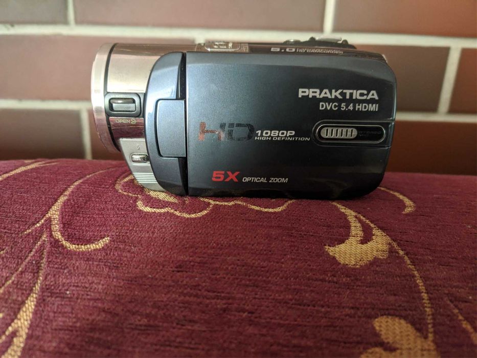 Видеокамера Full HD Praktica DVC 5.4 в хорошем состоянии.