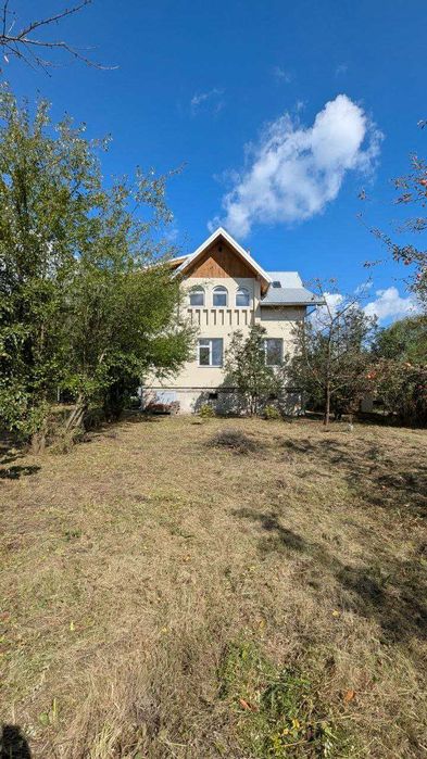 Продається дачний будинок