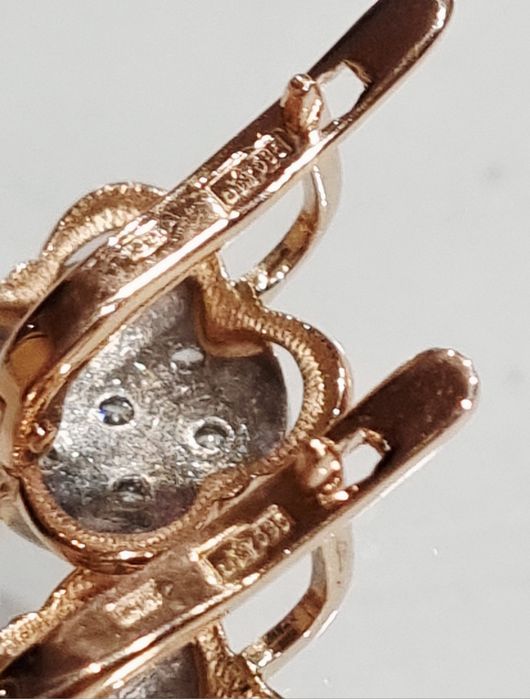 Золоті сережки з діамантами. 4,72 грм