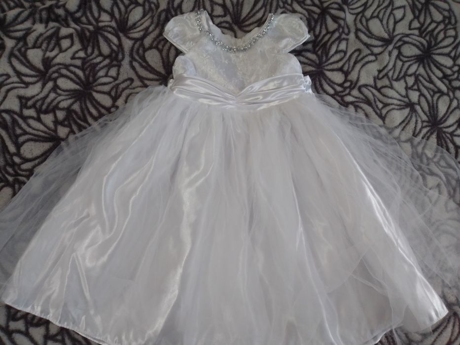 Святкова пишна сукня