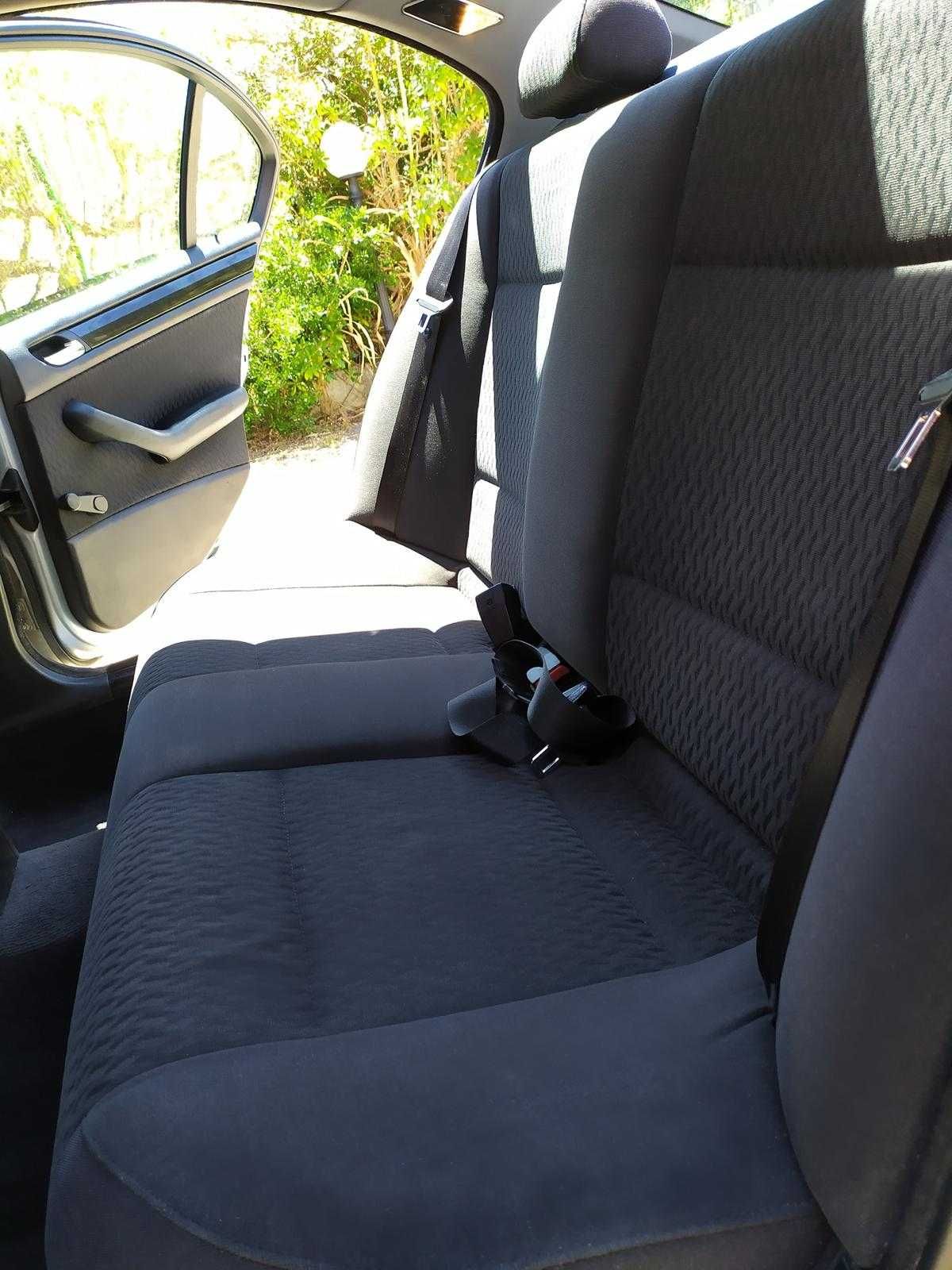 BMW 320d cinzento