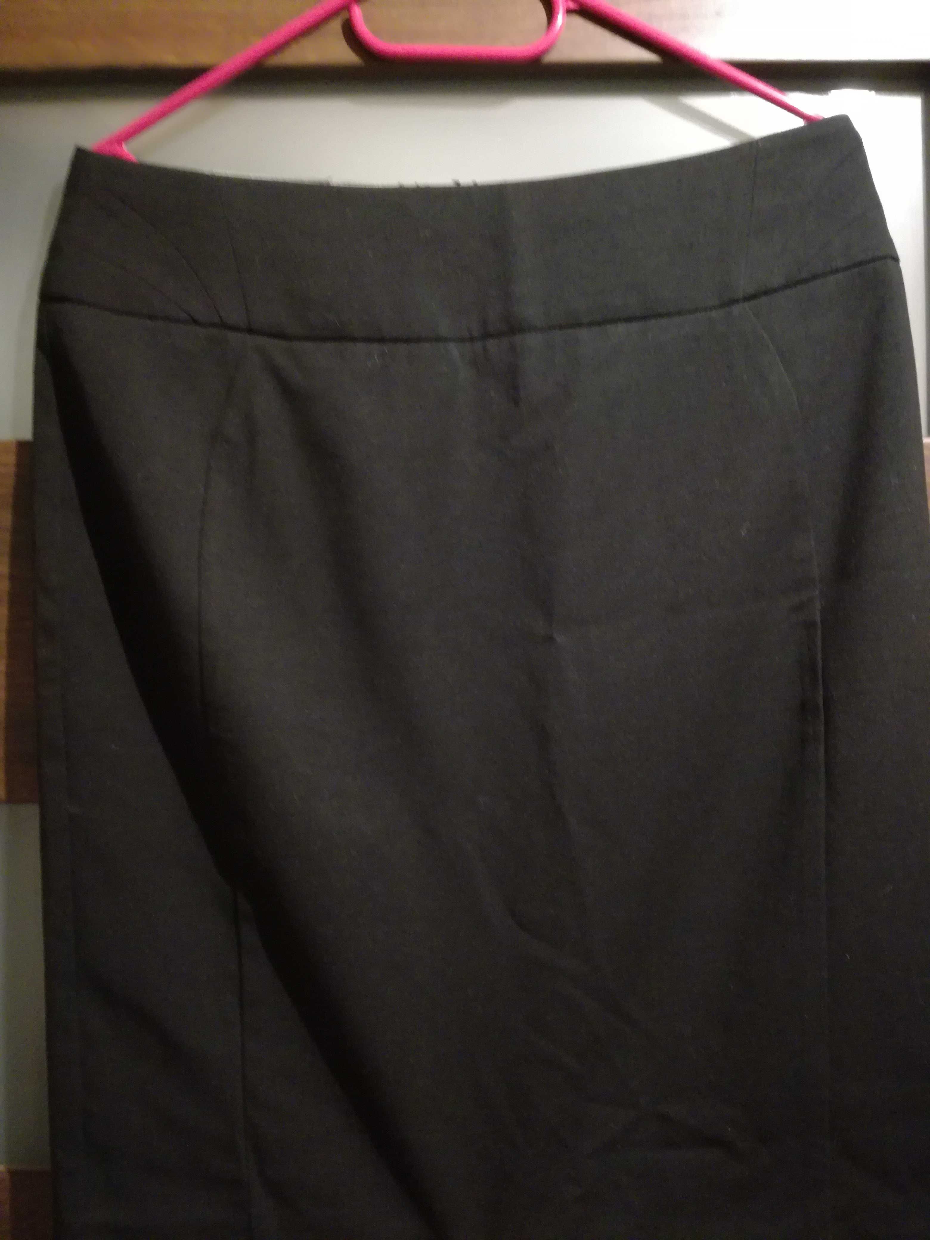 Czarna elegancka spódnica ołówkowa orsay