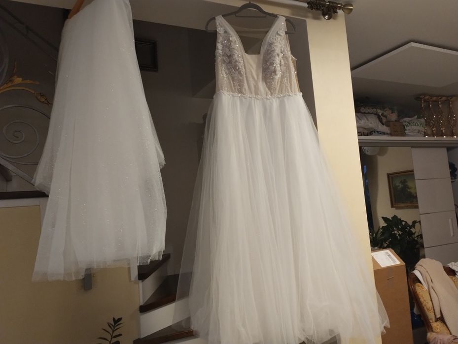 Suknia ślubna w kolorze ivory z trenem 44 rozmiar