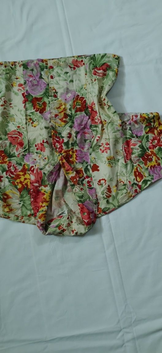 Blusa em viscose manga curta.