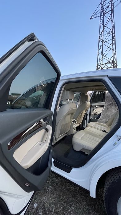 Audi Q5 2018 бензин 2.0 Premium Plus