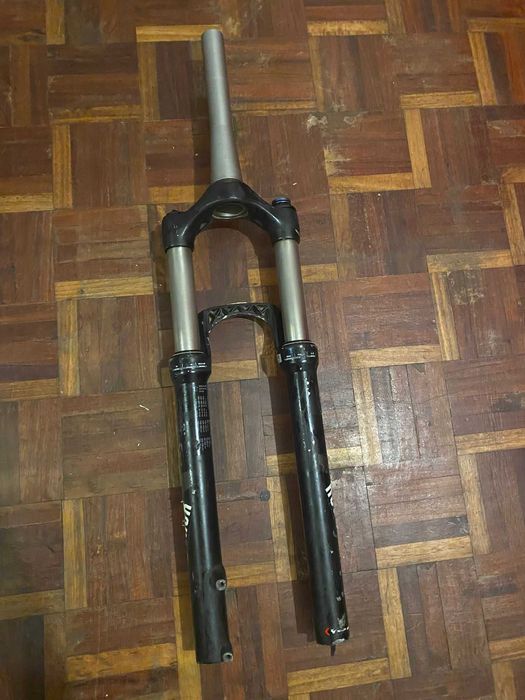 Suspensão RockShox Recon Silver TK Solo Air para roda 27.5” (650B).