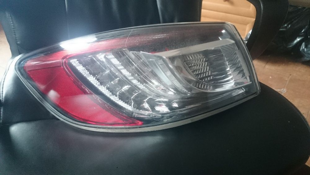 Mazda 3 Sedan lampa lewy tył
