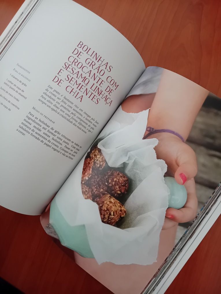 Livro "Cozinhar com o coração" Rita Sambafo