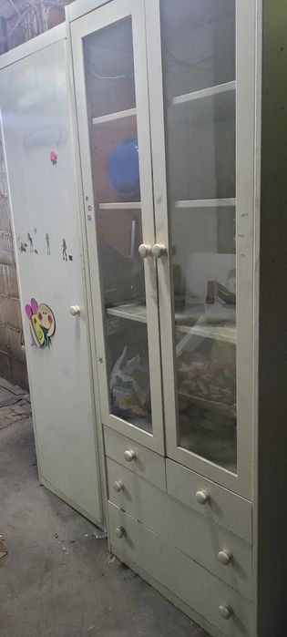 Oddam meble szafa i witryna