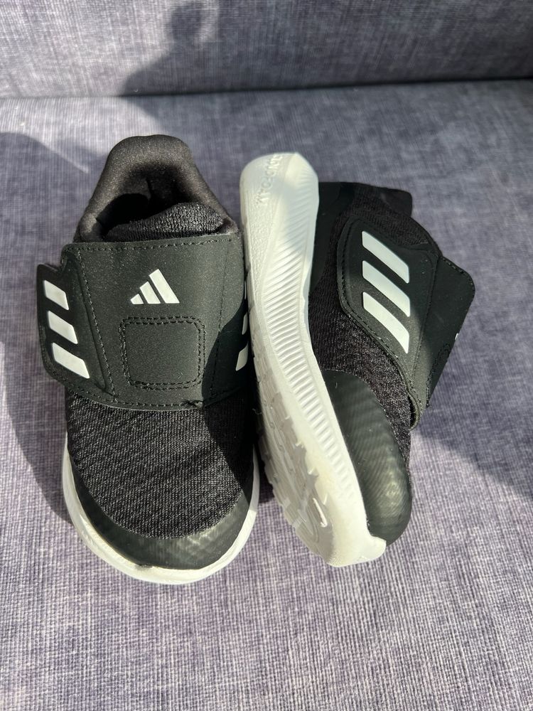 Нові кросівки Adidas 23