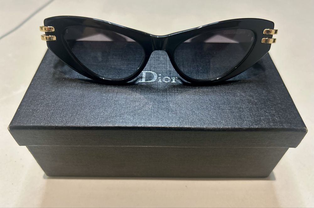 Oryginalne okulary Dior – stan jak nowy, komplet z etui.