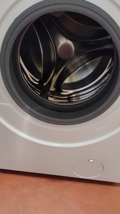 Продам пральну машинку  Hansa WHN610D1W