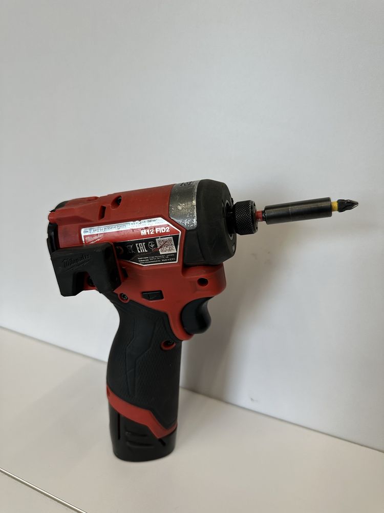 Milwaukee M12 FID2