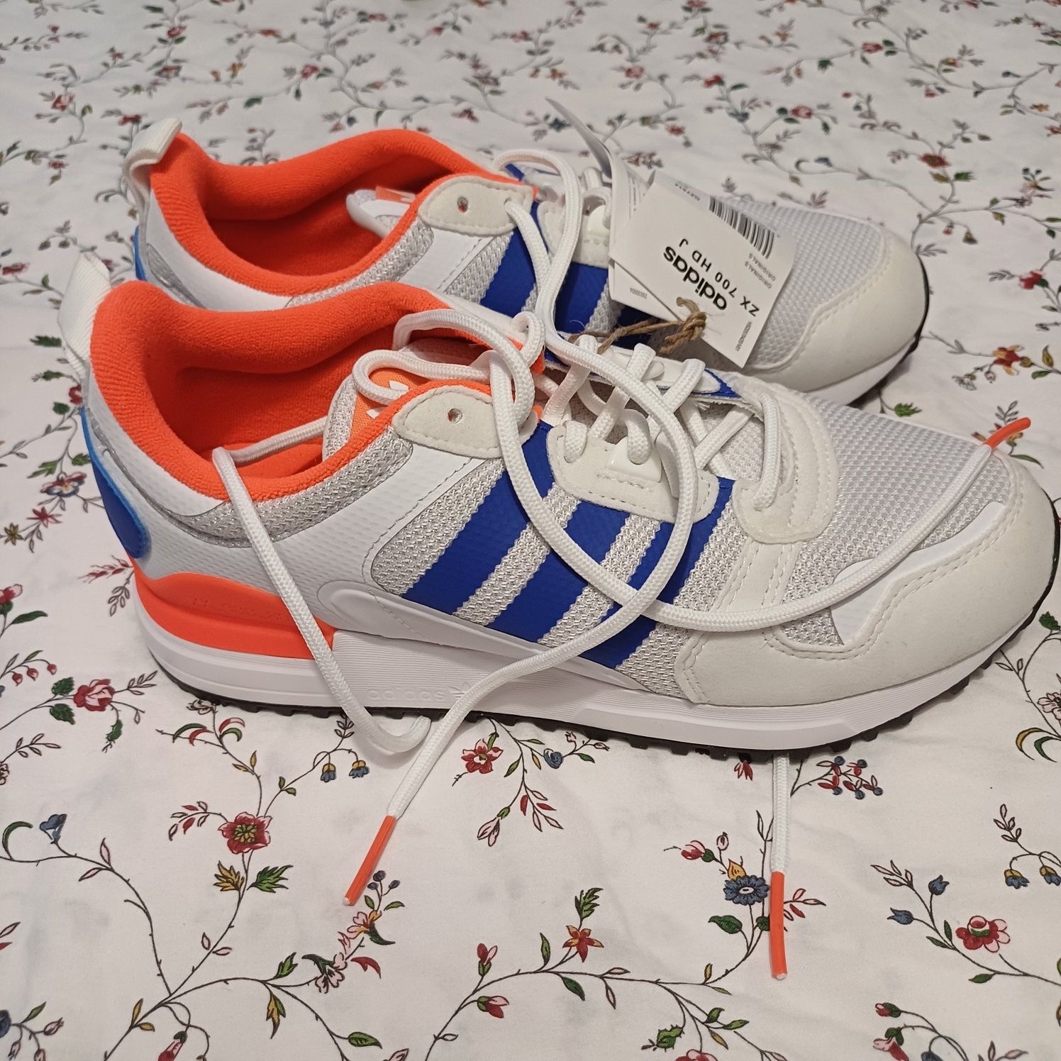 Ténis Adidas ZX700 originais novos