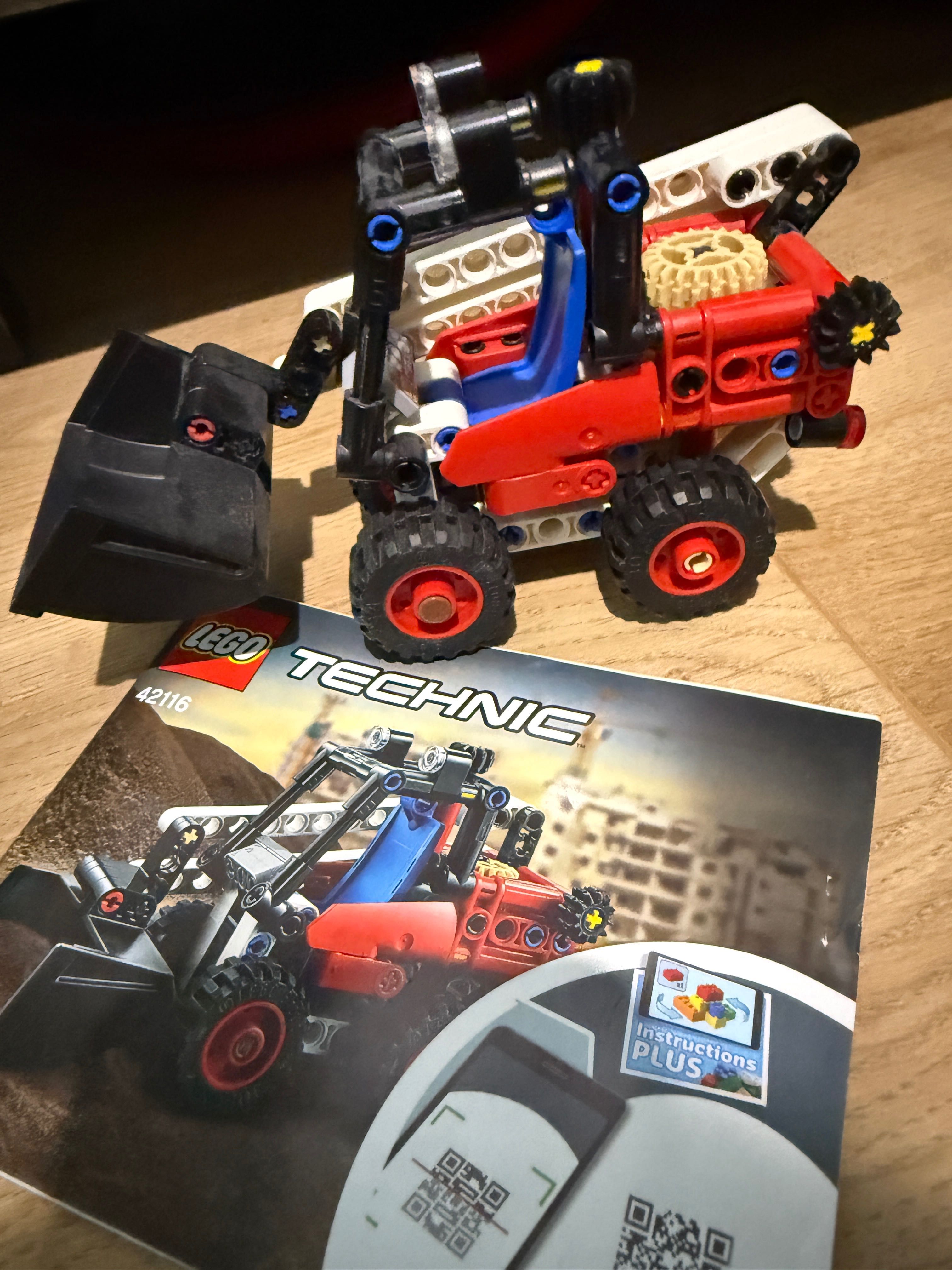 Lego mechanik z instrukcją plus 6 autek technic