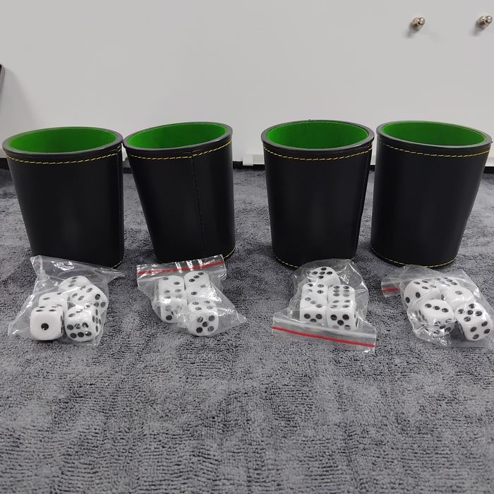 Стакан для кидання кубів, чорний