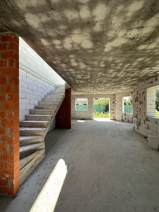 Таунхаус з виходом до озера;Лівий берег, с.Гнідин; на території басейн