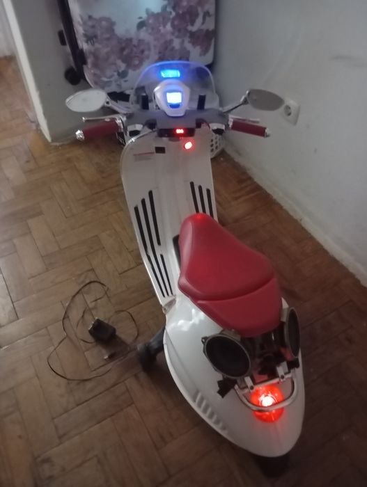 Mini vespa elétrica para criança com sistema de som melhor