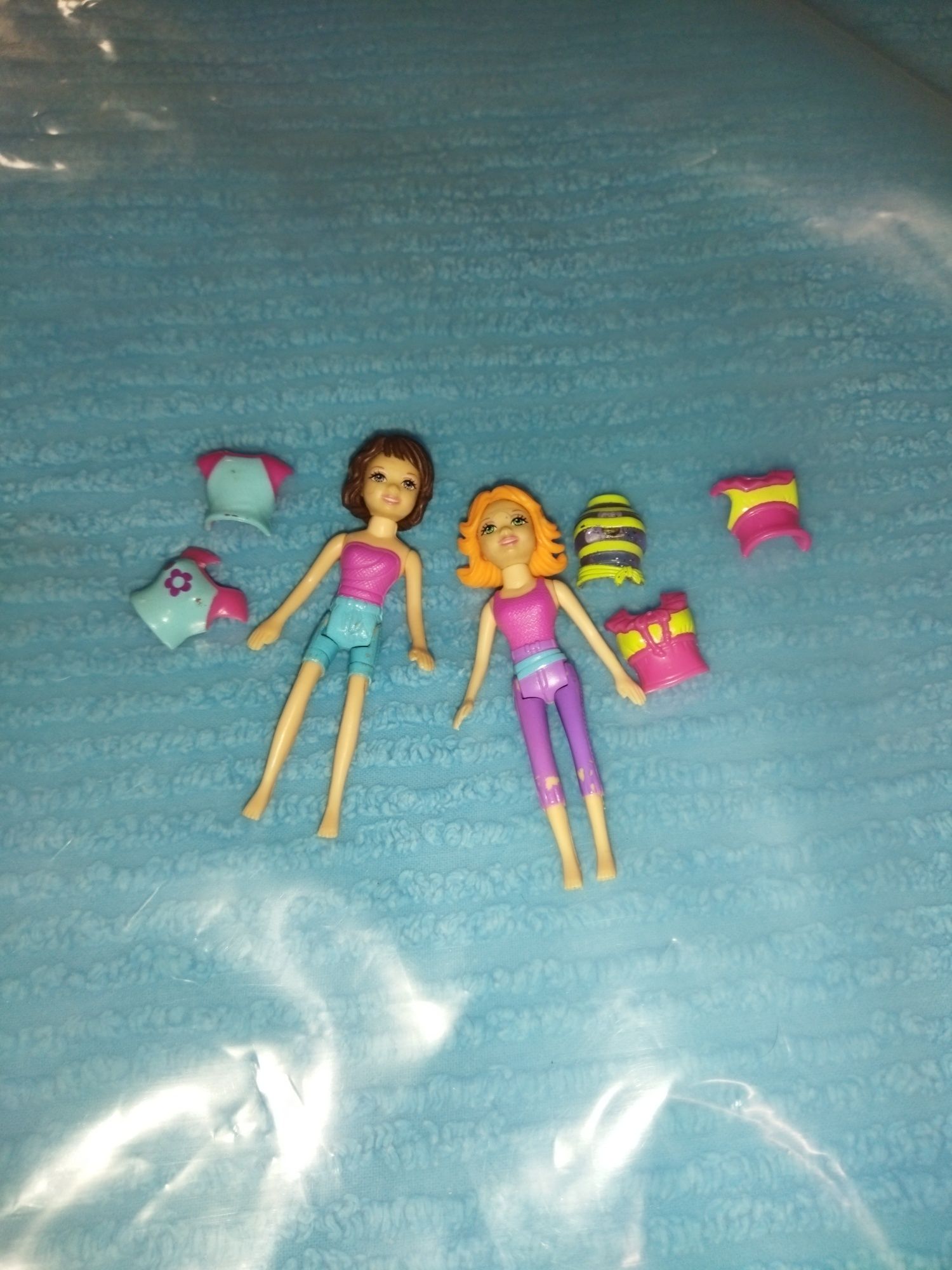 2 pollypockets com roupa magnética