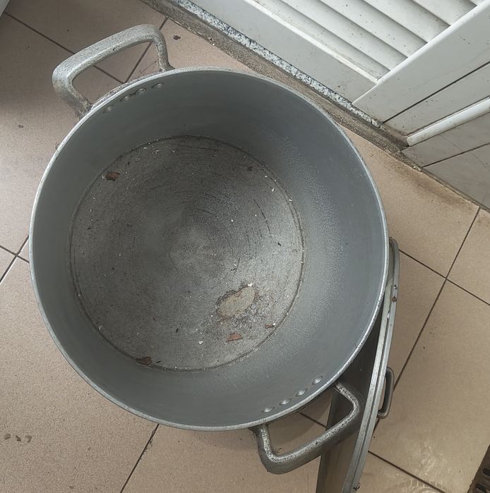 Tachos grandes em ferro