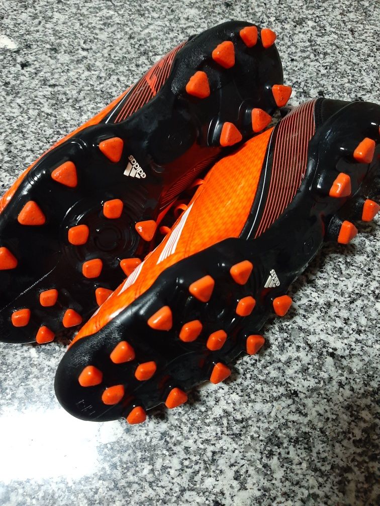 Adidas F10 com lugar para chip