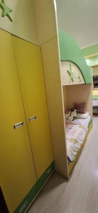 Меблі в дитячу двоповерхові ліжка і шафа