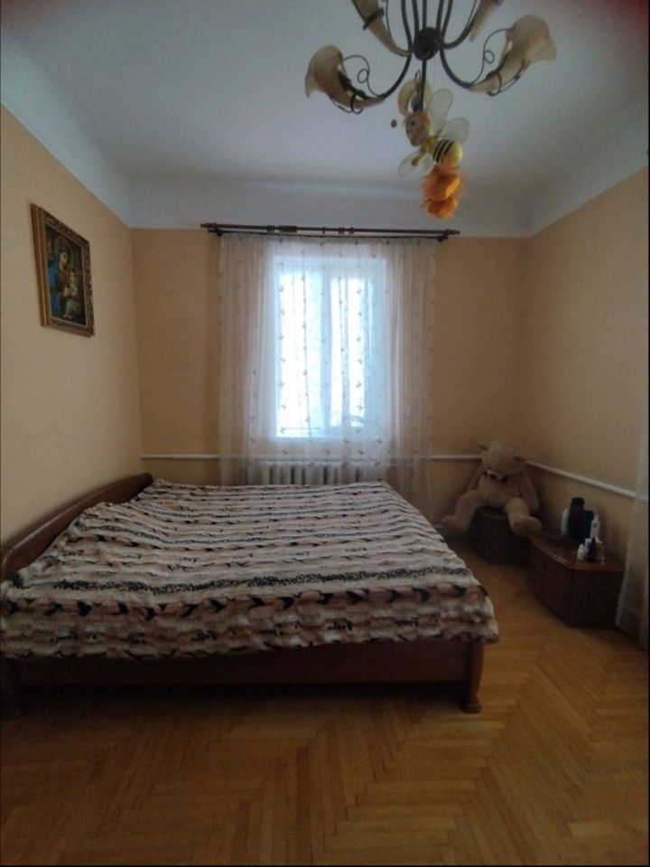 Продається пів особняк район вулиці Вовчинецькій