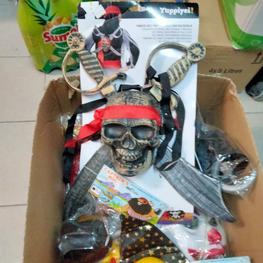 Lote artigos Halloween e carnaval. Preço desde 0.50€ peça