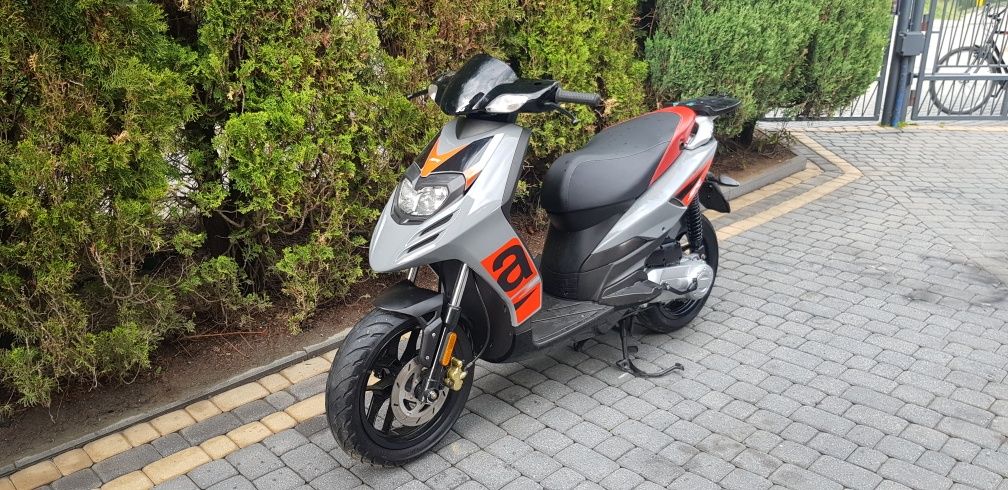 Aprilia SR 49 cm3 typhoon