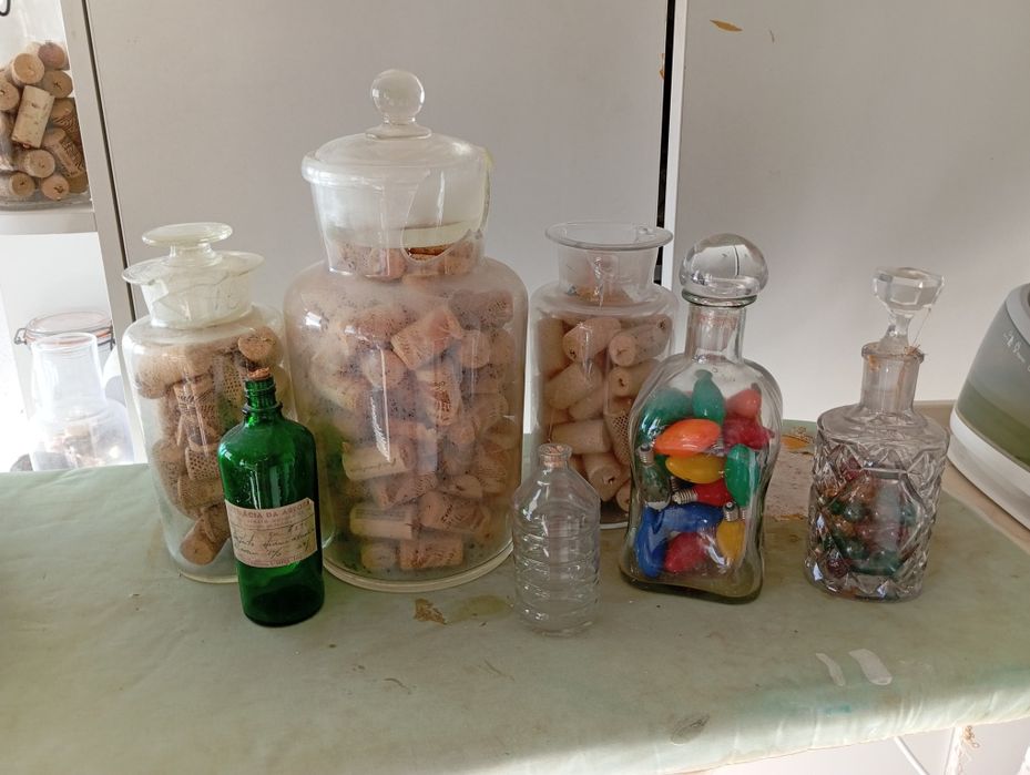 Vários Frascos de Vidro Antigos