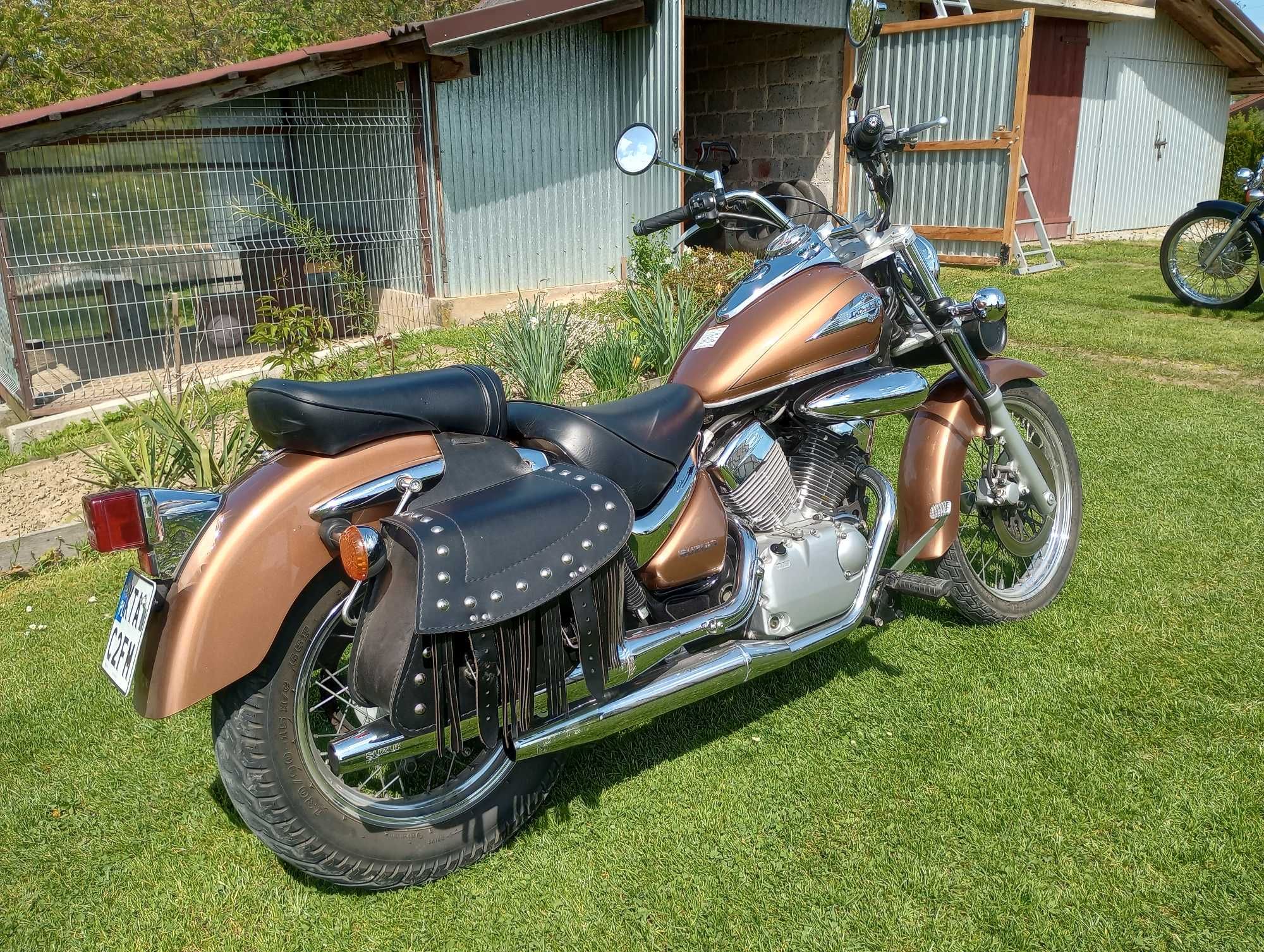 Suzuki Intruder 125 (na kat. B)