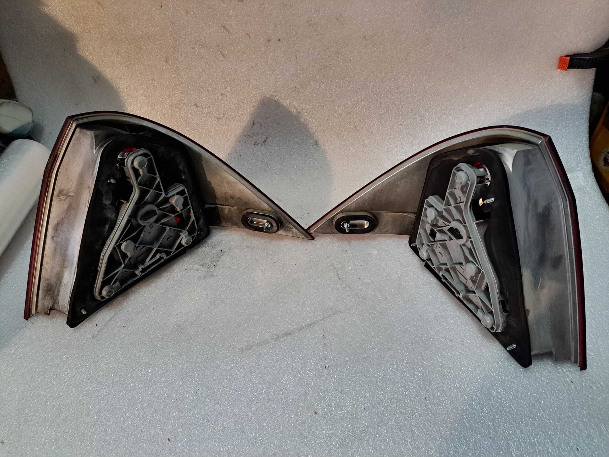 Lampy tył Mercedes C Klasa W203 Sedan kpl