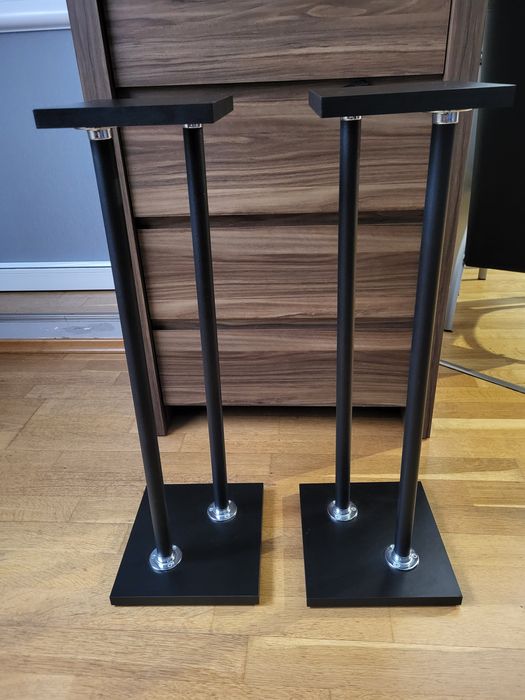 Stojaki pod głośniki