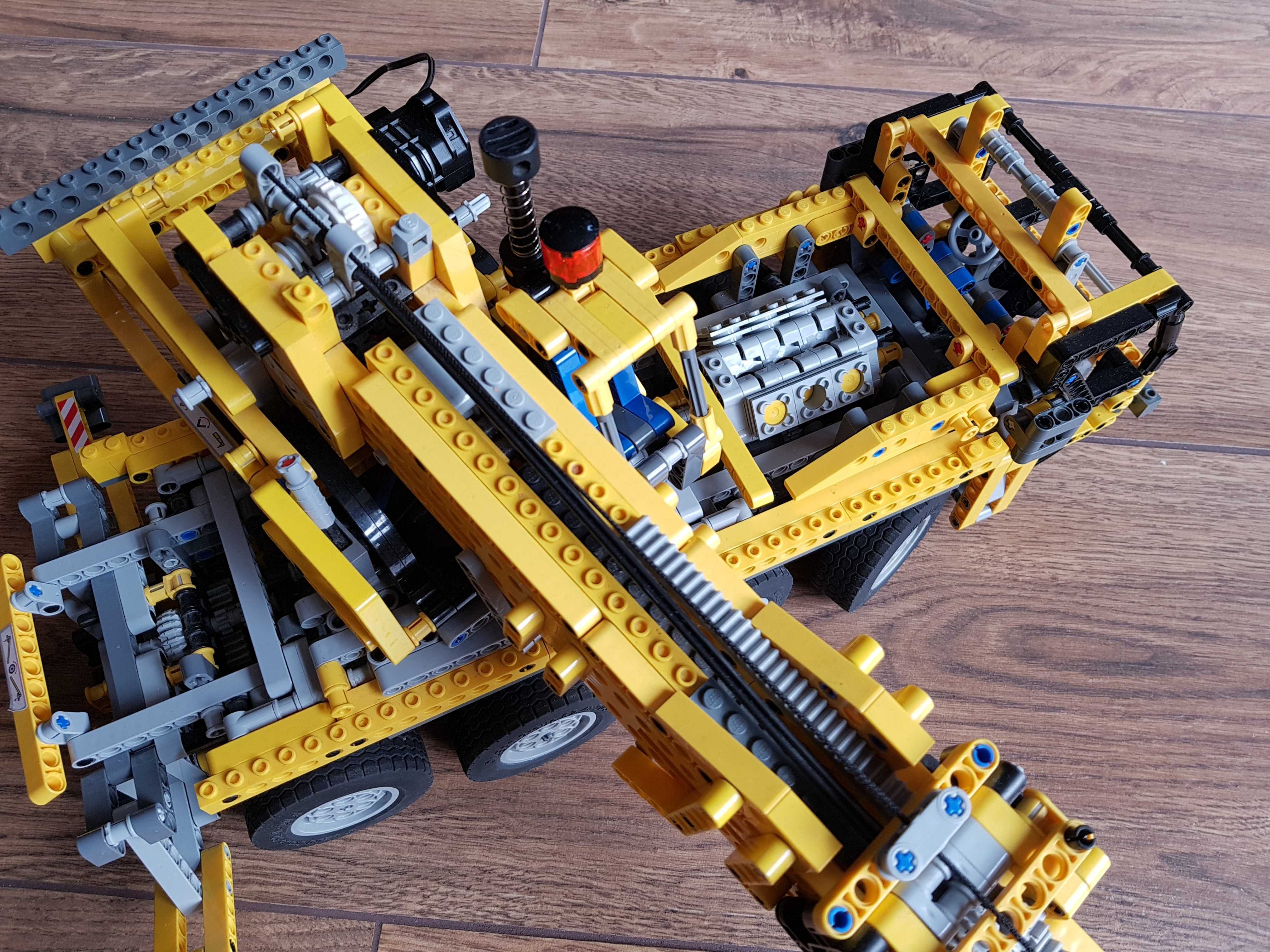 LEGO technic 8421 - Dźwig Żuraw