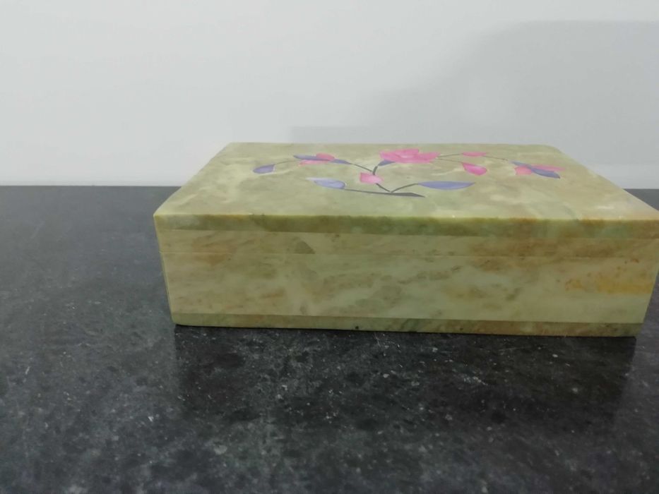 Caixa decorativa e Moldura em Pedra sabão