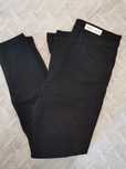 Jeans pretas cinta subida Lefties