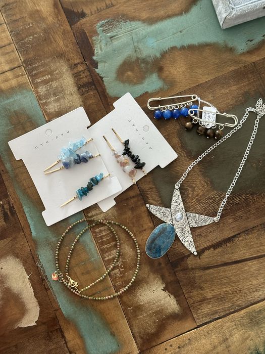 Conjunto varias bijuteriaa com pedras naturais