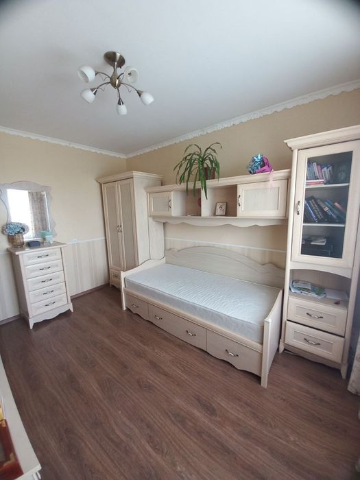 Продам Мебель комод кровать стенка прихожка