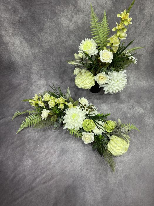 Komplet nagrobny w wiklinowej lodce