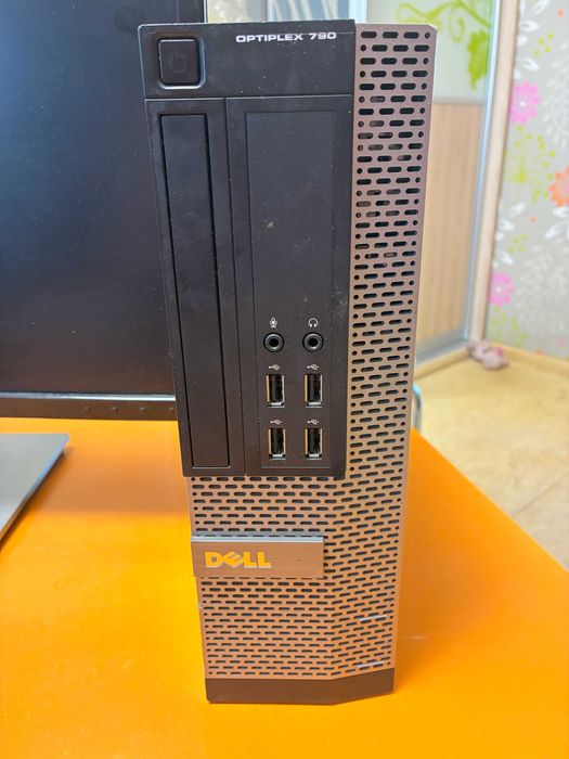 Комп'ютер Dell Optiplex 790 core i3+монітор Dell SE2416H
