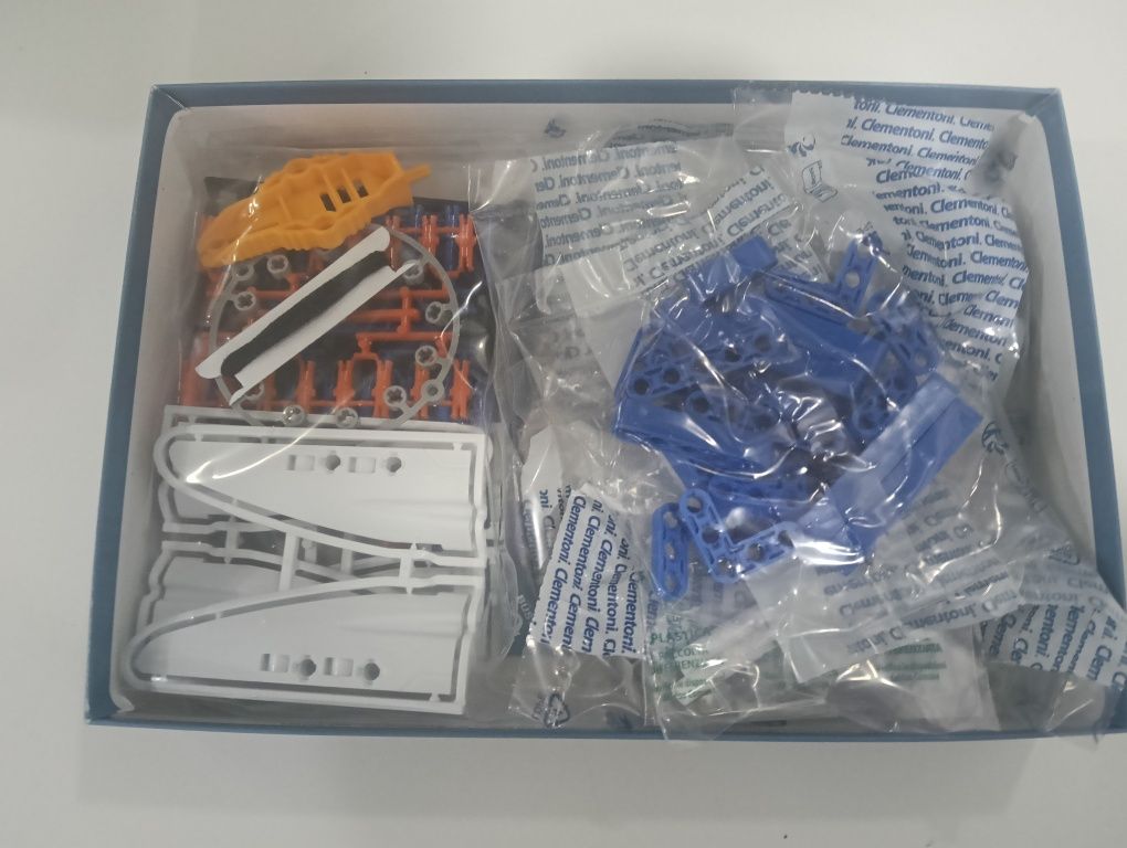 Laboratório de Mecânica - Catamarã e Moto de Água
Clementoni