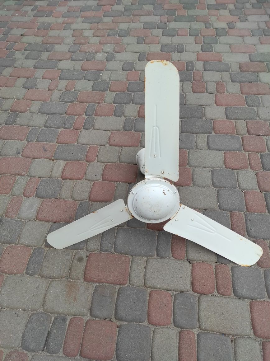 Вентилятор потолочний 55w перевірені 40 см лопасть,металевий