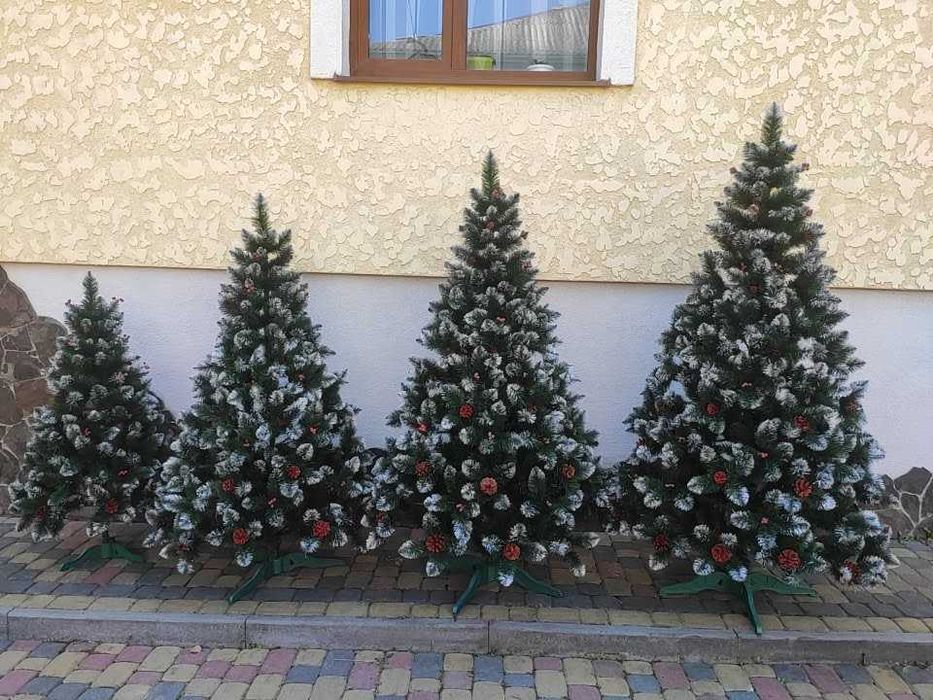Елітна штучна ялинка королева з білими кінчиками + шишки +калина
