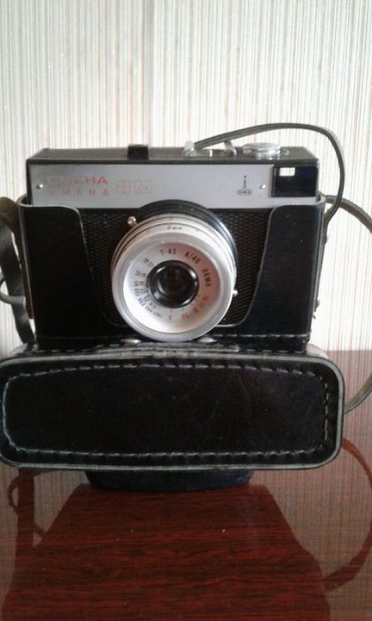 Продаю фотоаппарат СССР "Смена - 8м"и фотовспышку "Фотон" к нему.