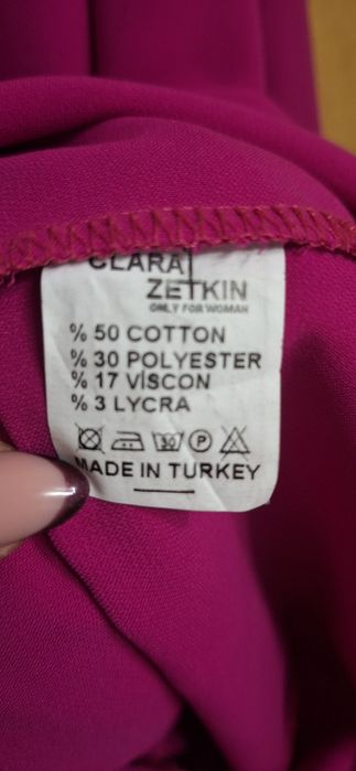 Ефектна сукня кольору фуксія